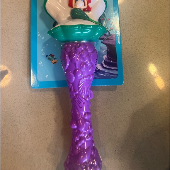 - Disney Parks Little Mermaid Ariel Clamshell Bubble Light Up Wand Brand N… - Picture 4 of 4